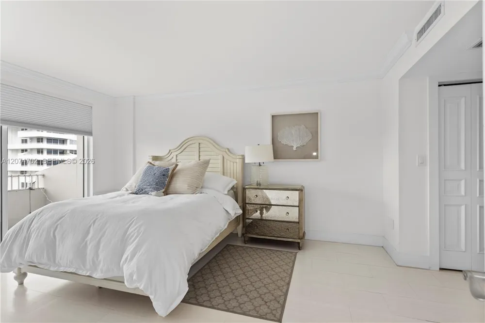 199 Ocean Lane Dr #902 Key Biscayne, FL 33149