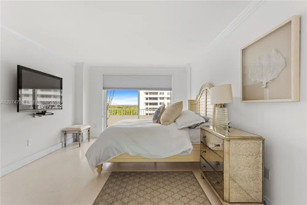 199 Ocean Lane Dr #902 Key Biscayne, FL 33149