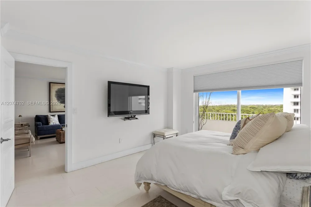 199 Ocean Lane Dr #902 Key Biscayne, FL 33149