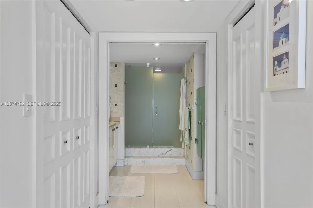 199 Ocean Lane Dr #902 Key Biscayne, FL 33149