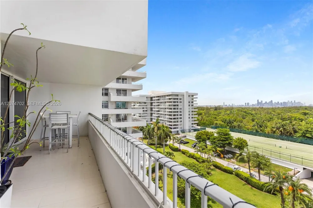 199 Ocean Lane Dr #902 Key Biscayne, FL 33149