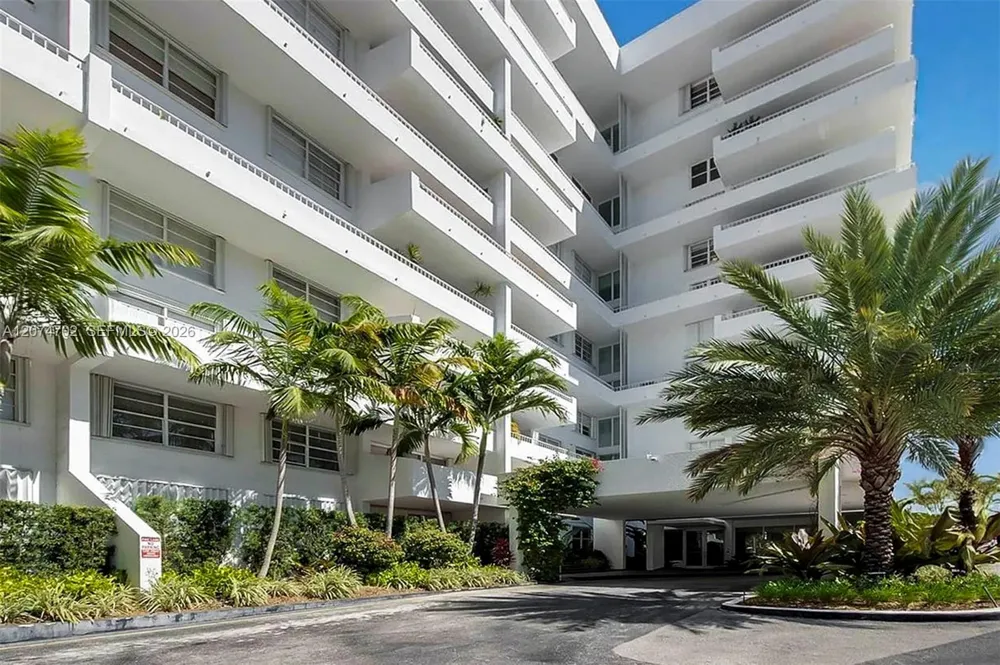 199 Ocean Lane Dr #902 Key Biscayne, FL 33149