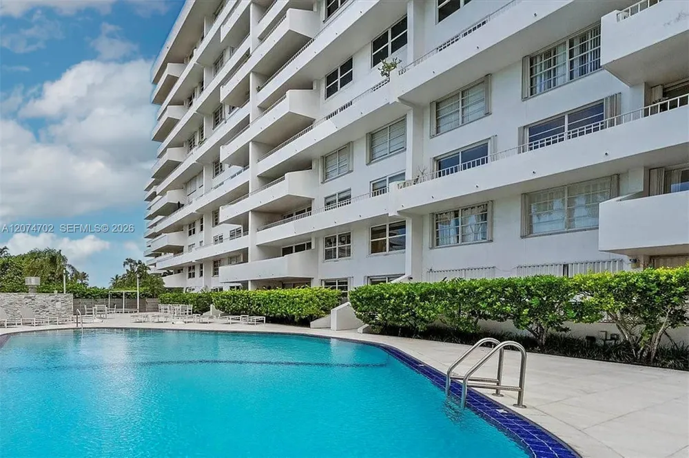 199 Ocean Lane Dr #902 Key Biscayne, FL 33149