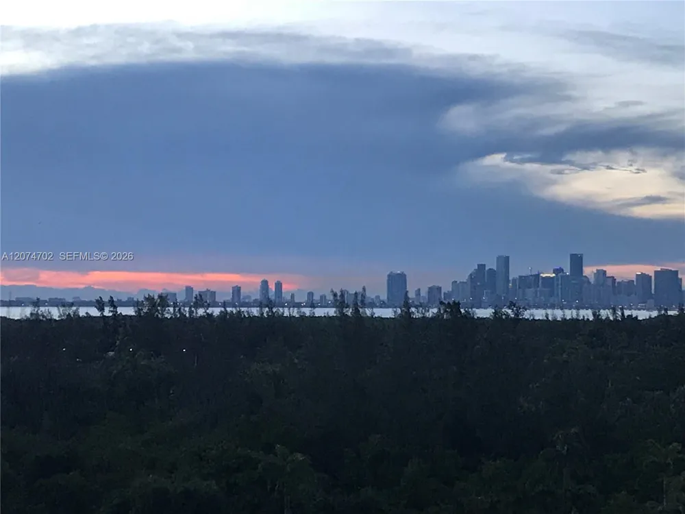 199 Ocean Lane Dr #902 Key Biscayne, FL 33149