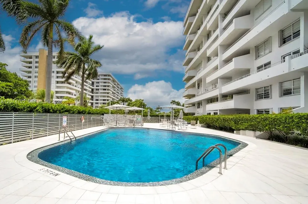 199 Ocean Lane Dr #902 Key Biscayne, FL 33149