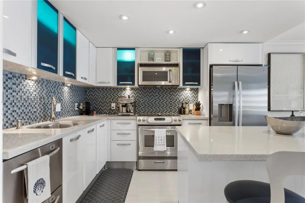 199 Ocean Lane Dr #902 Key Biscayne, FL 33149