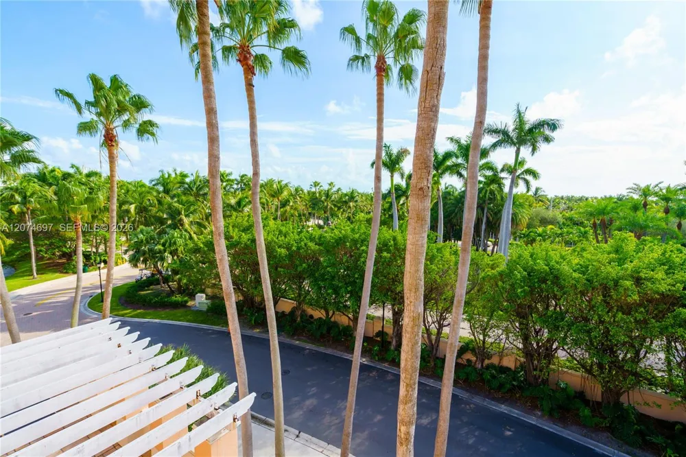 737 Crandon Blvd #PH-1 Key Biscayne, FL 33149