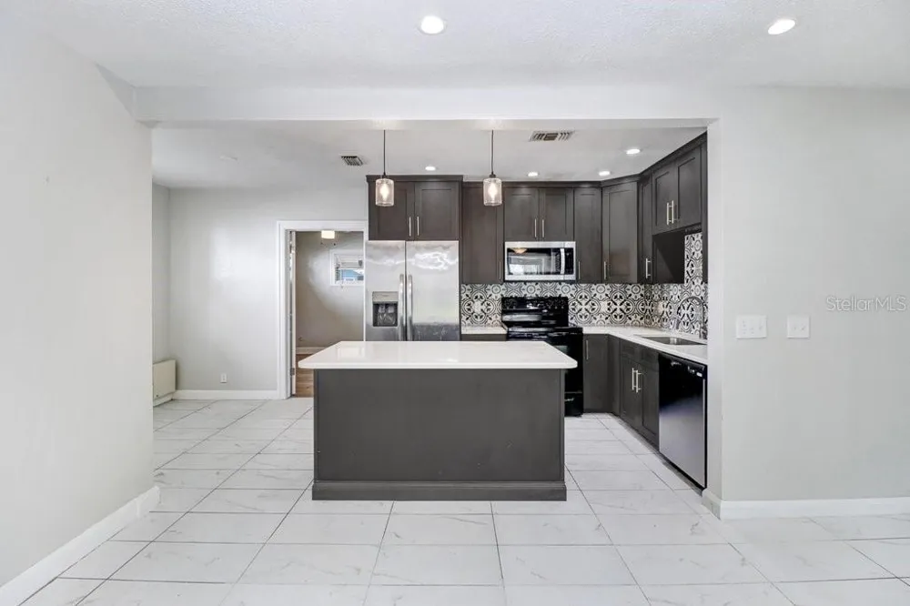 711 16TH AVENUE S St Petersburg, FL 33701