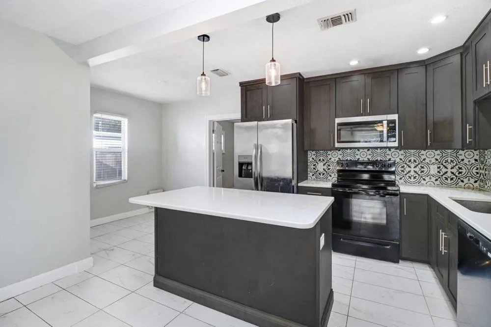 711 16TH AVENUE S St Petersburg, FL 33701