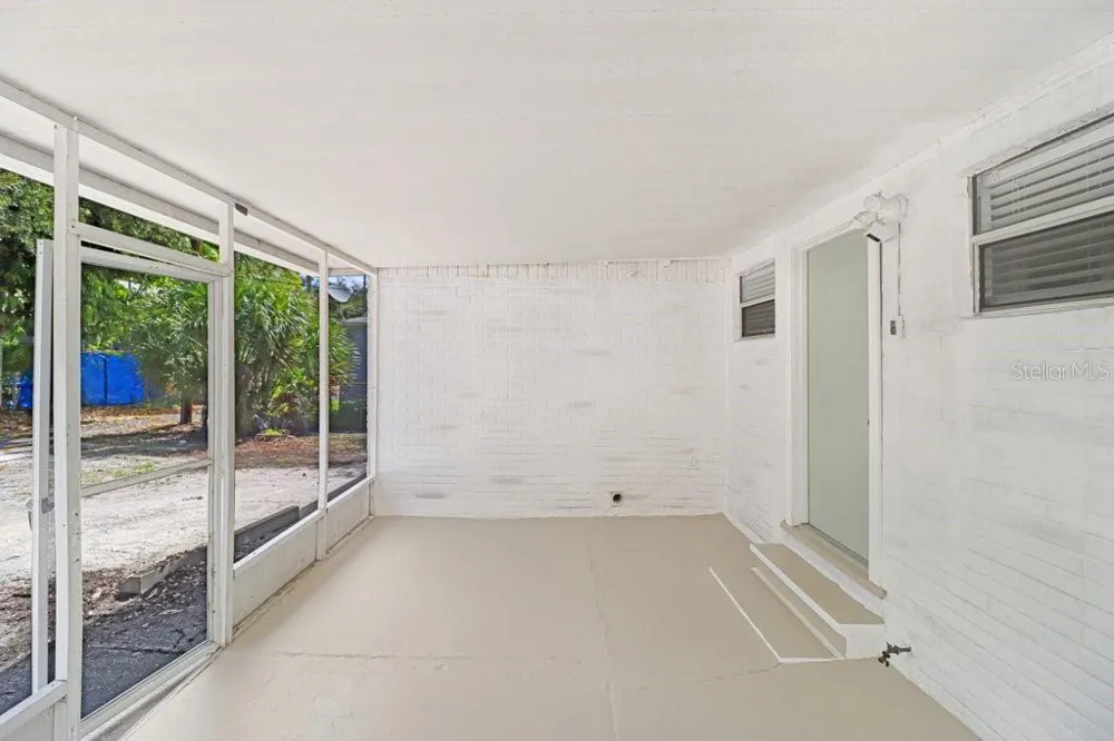 711 16TH AVENUE S St Petersburg, FL 33701