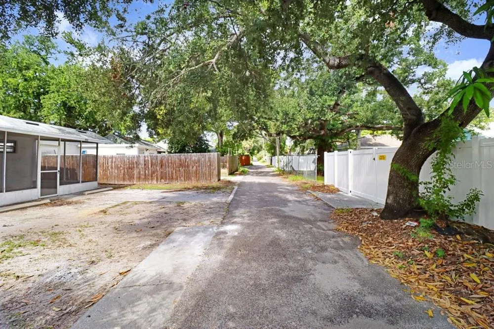 711 16TH AVENUE S St Petersburg, FL 33701