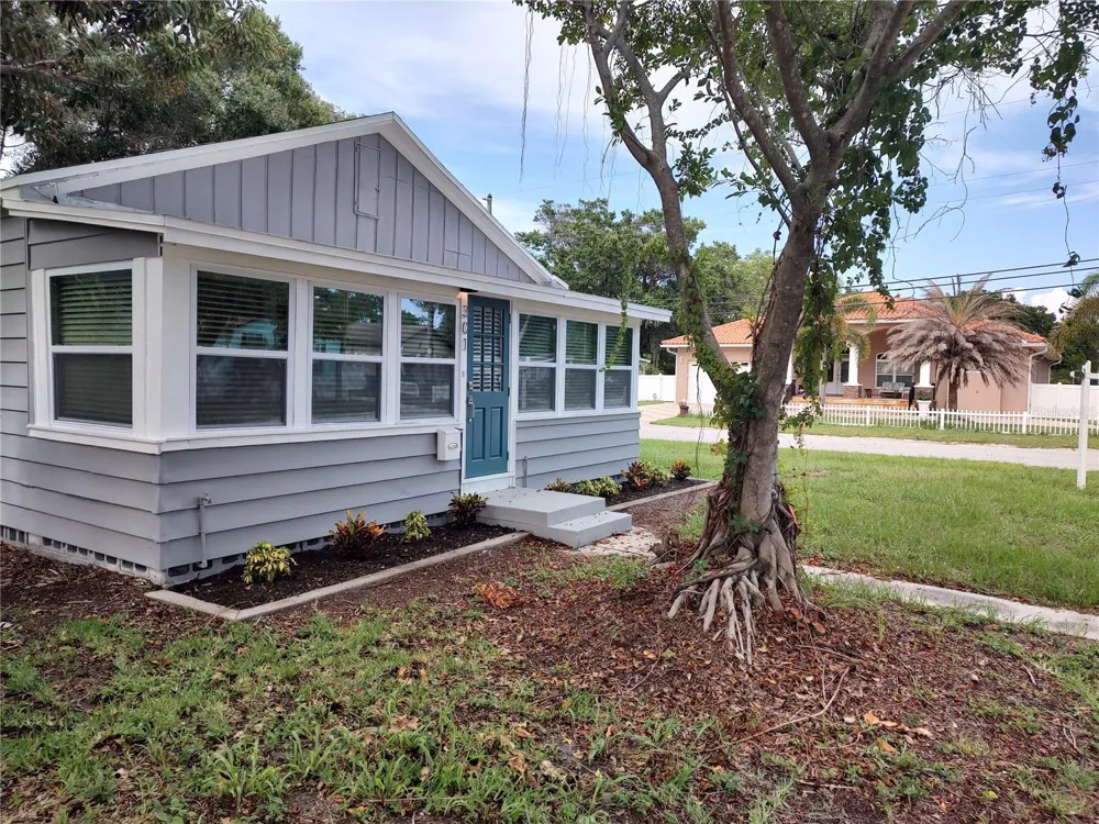 301 MYSTIC LAKE DRIVE St Petersburg, FL 33702