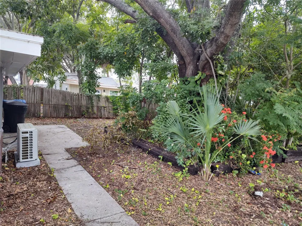 301 MYSTIC LAKE DRIVE St Petersburg, FL 33702