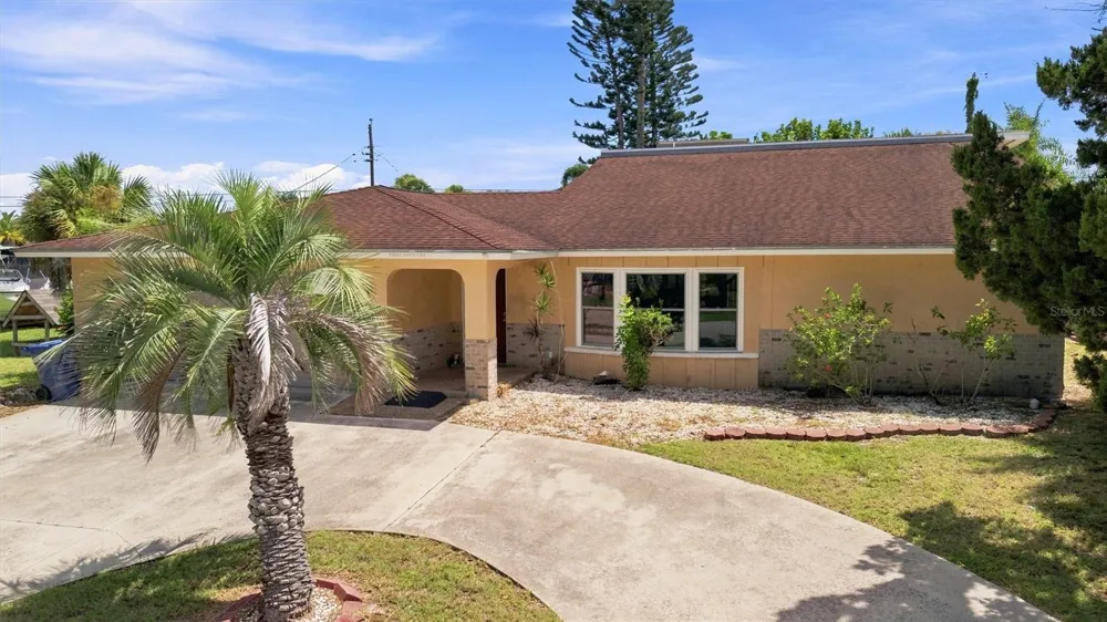 352 LAKE ROAD Venice, FL 34293