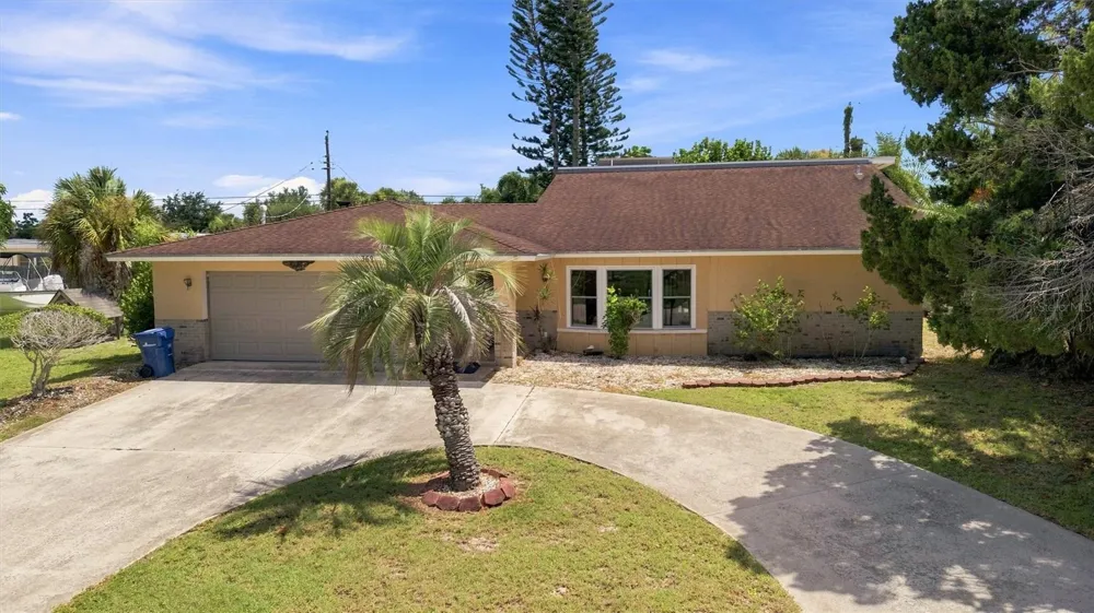 352 LAKE ROAD Venice, FL 34293