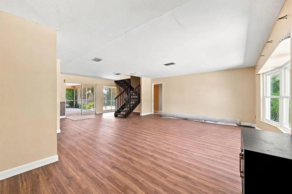352 LAKE ROAD Venice, FL 34293