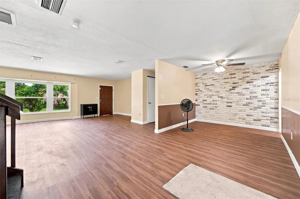 352 LAKE ROAD Venice, FL 34293