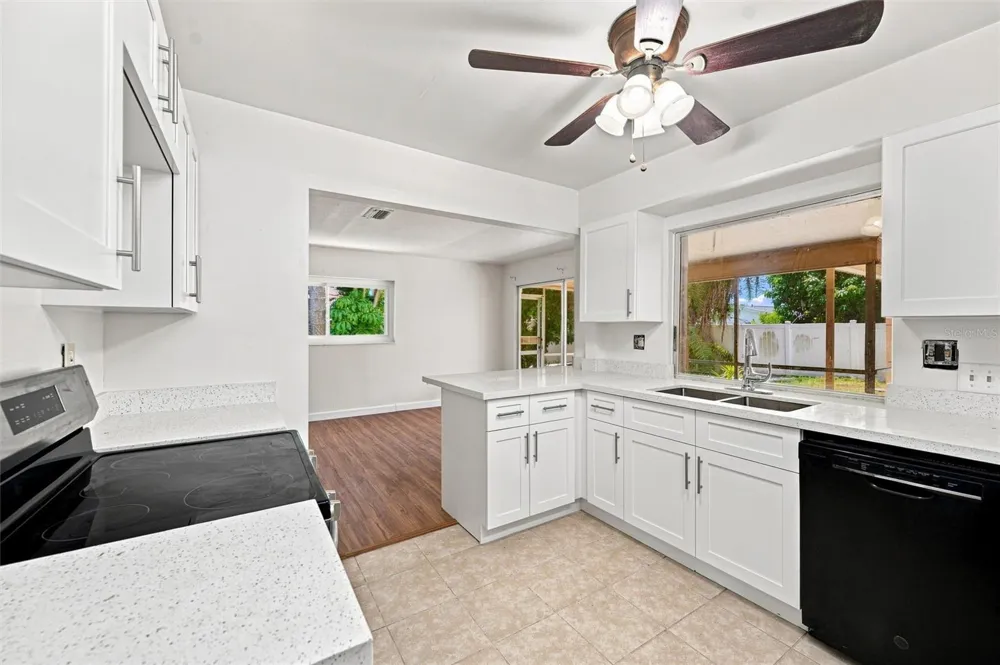 352 LAKE ROAD Venice, FL 34293