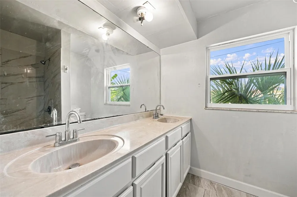352 LAKE ROAD Venice, FL 34293