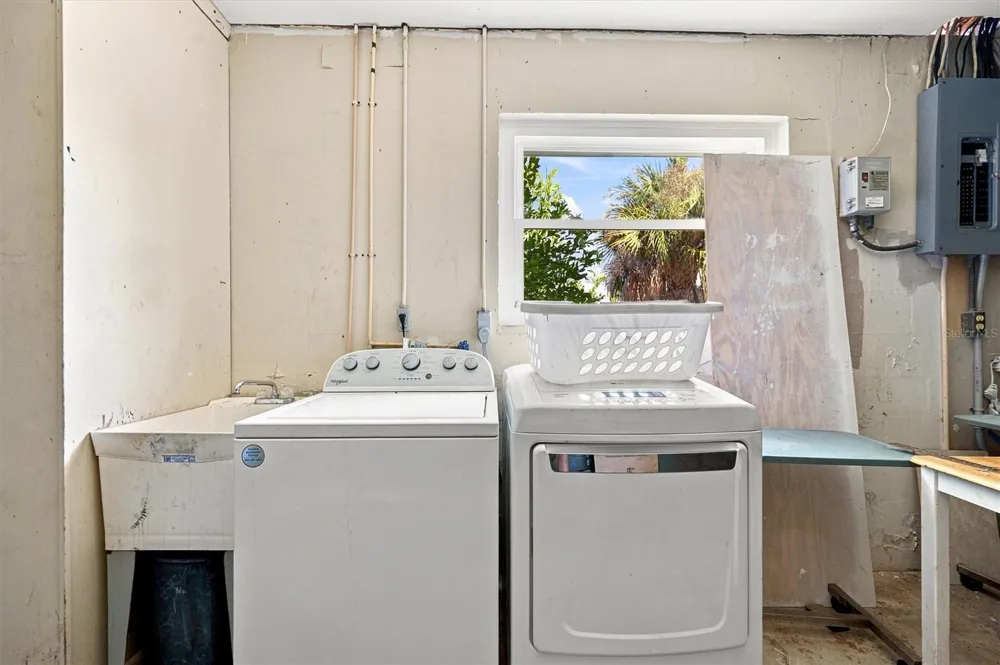 352 LAKE ROAD Venice, FL 34293