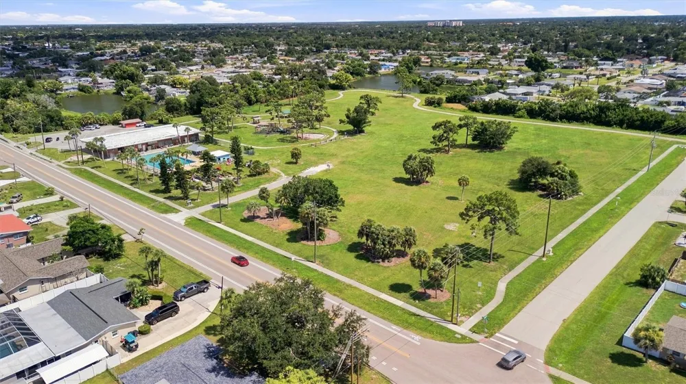 352 LAKE ROAD Venice, FL 34293