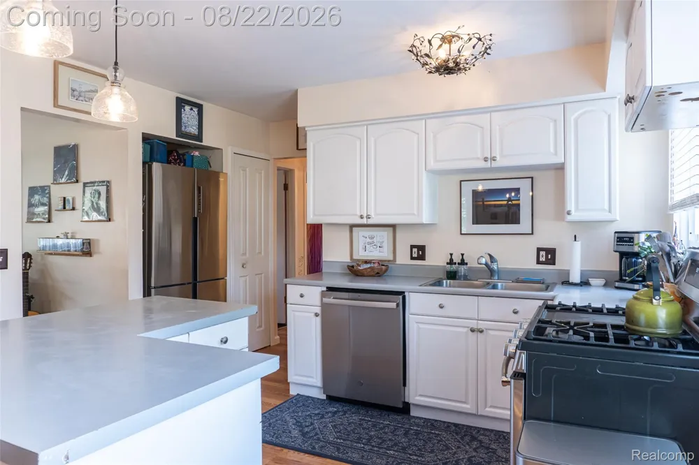 250 Wallace Drive Saline City, MI 48176