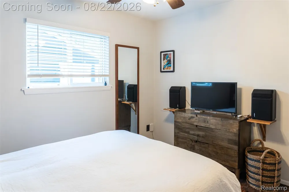 250 Wallace Drive Saline City, MI 48176