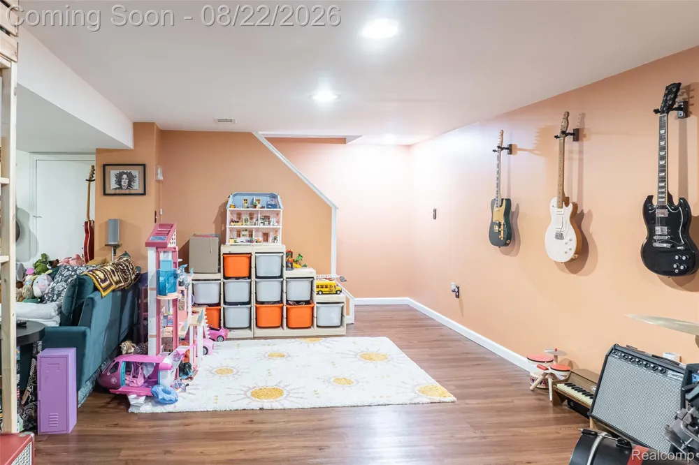 250 Wallace Drive Saline City, MI 48176