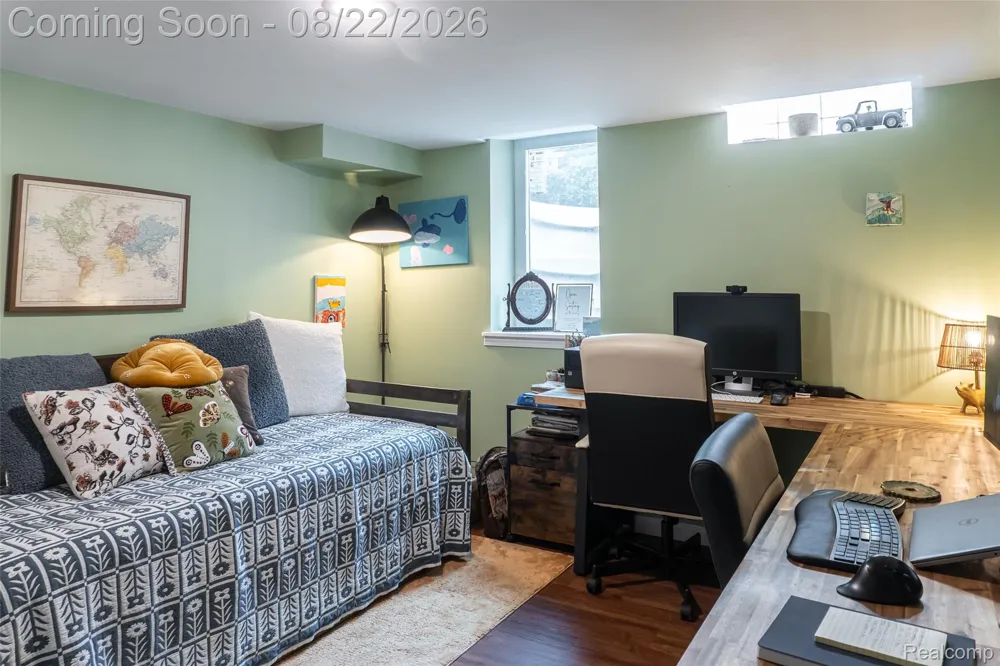 250 Wallace Drive Saline City, MI 48176