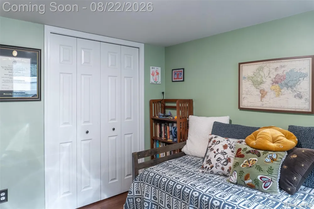 250 Wallace Drive Saline City, MI 48176