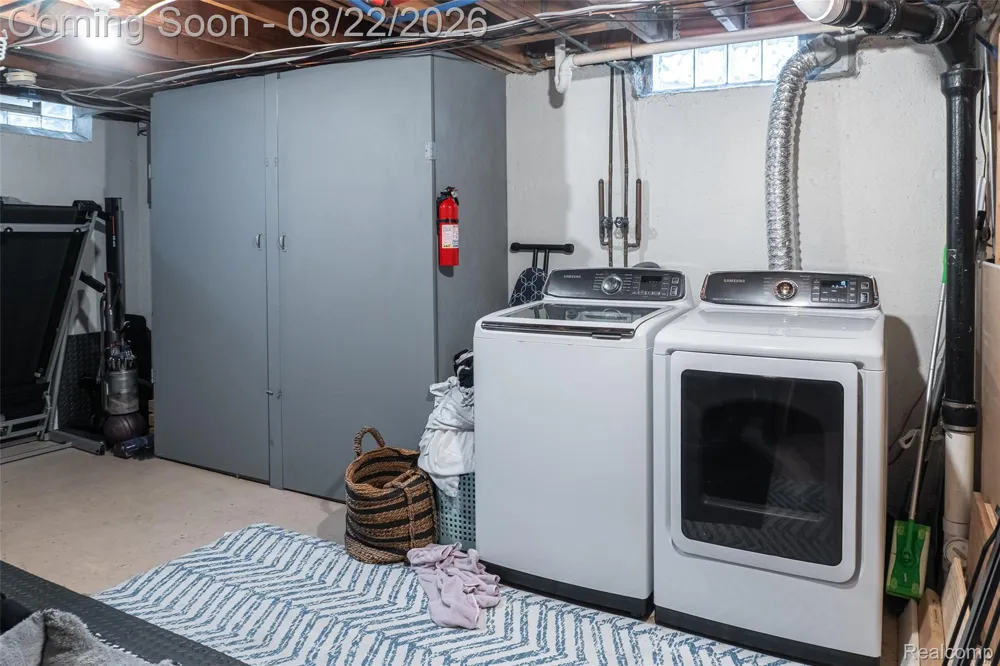 250 Wallace Drive Saline City, MI 48176