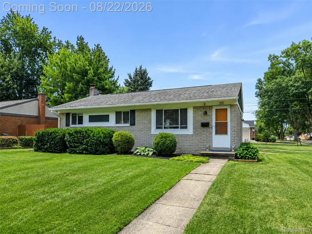 250 Wallace Drive Saline City, MI 48176