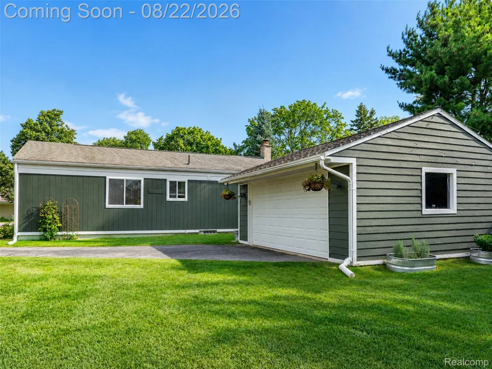 250 Wallace Drive Saline City, MI 48176