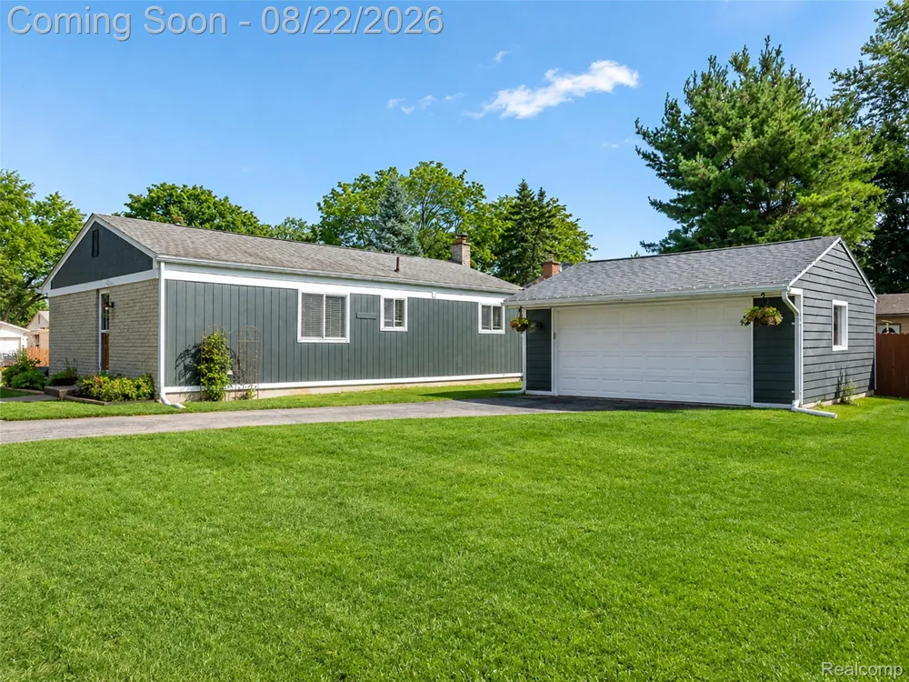 250 Wallace Drive Saline City, MI 48176