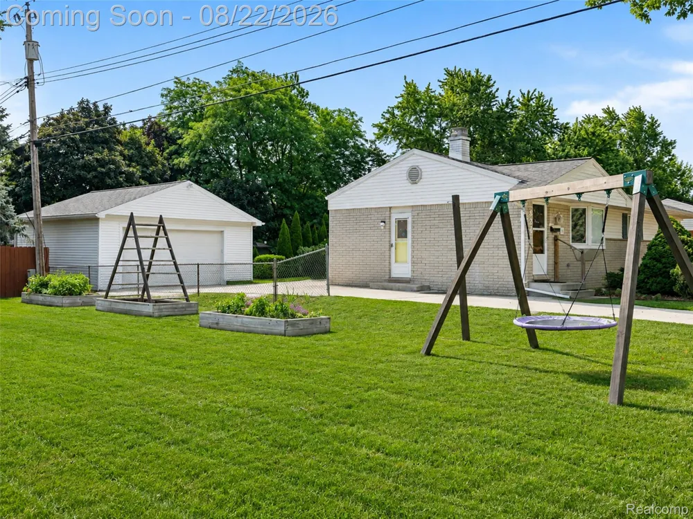 250 Wallace Drive Saline City, MI 48176