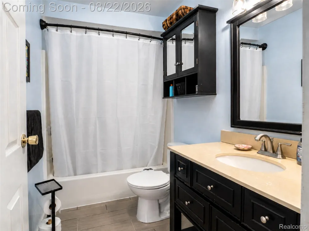 250 Wallace Drive Saline City, MI 48176
