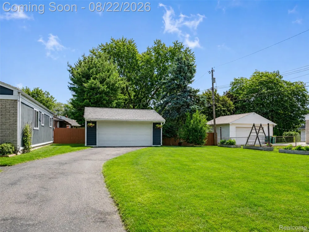 250 Wallace Drive Saline City, MI 48176