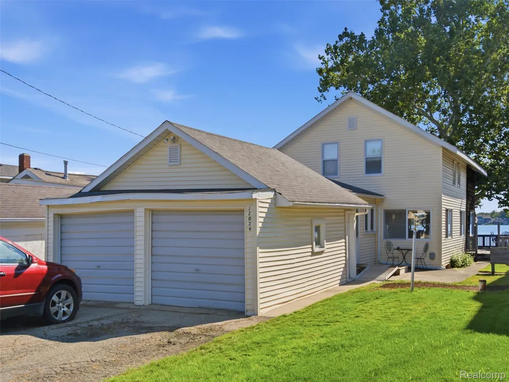 12029 Torrey Road Fenton Charter Township, MI 48430