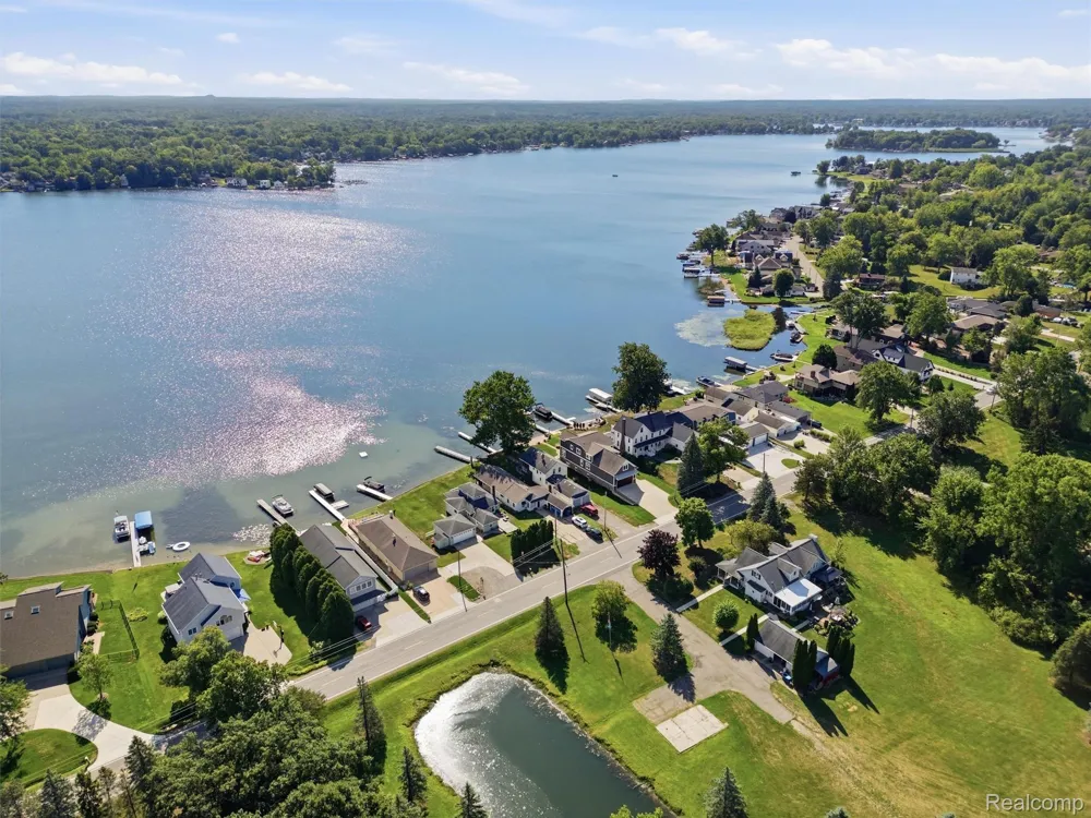 12029 Torrey Road Fenton Charter Township, MI 48430