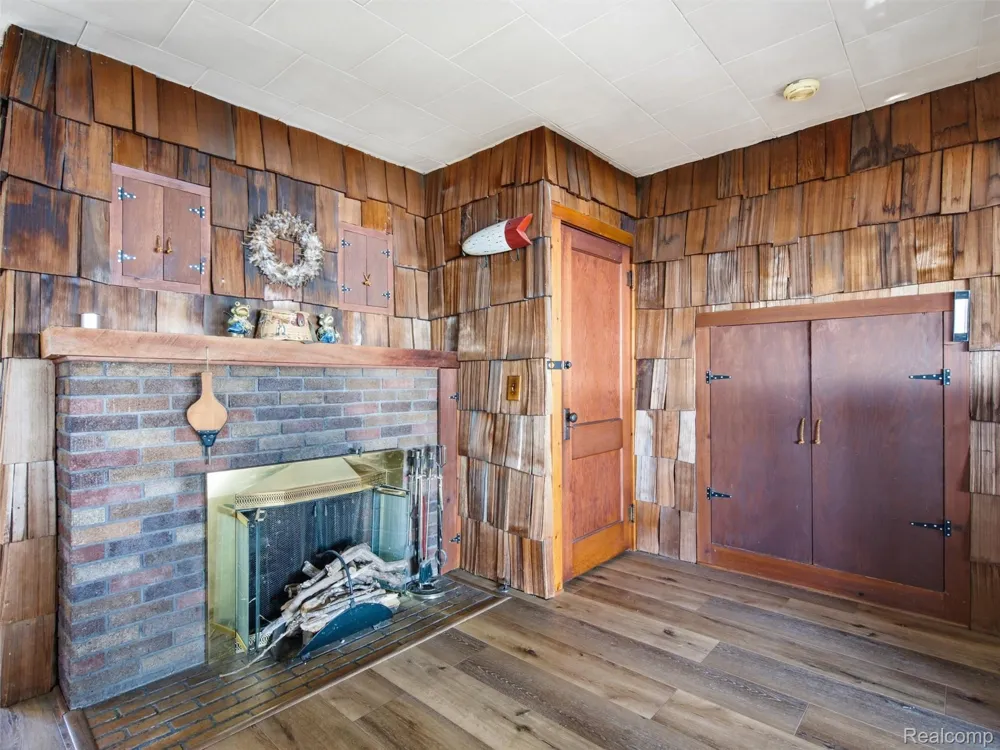 12029 Torrey Road Fenton Charter Township, MI 48430