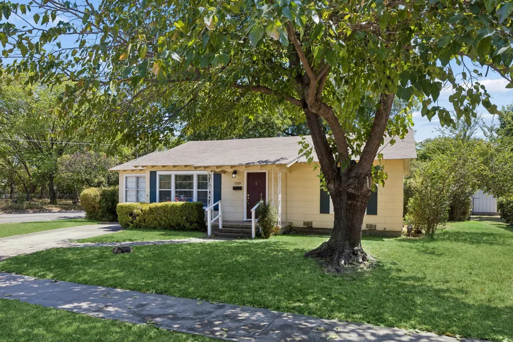 1318 Coit Street Denton, TX 76201