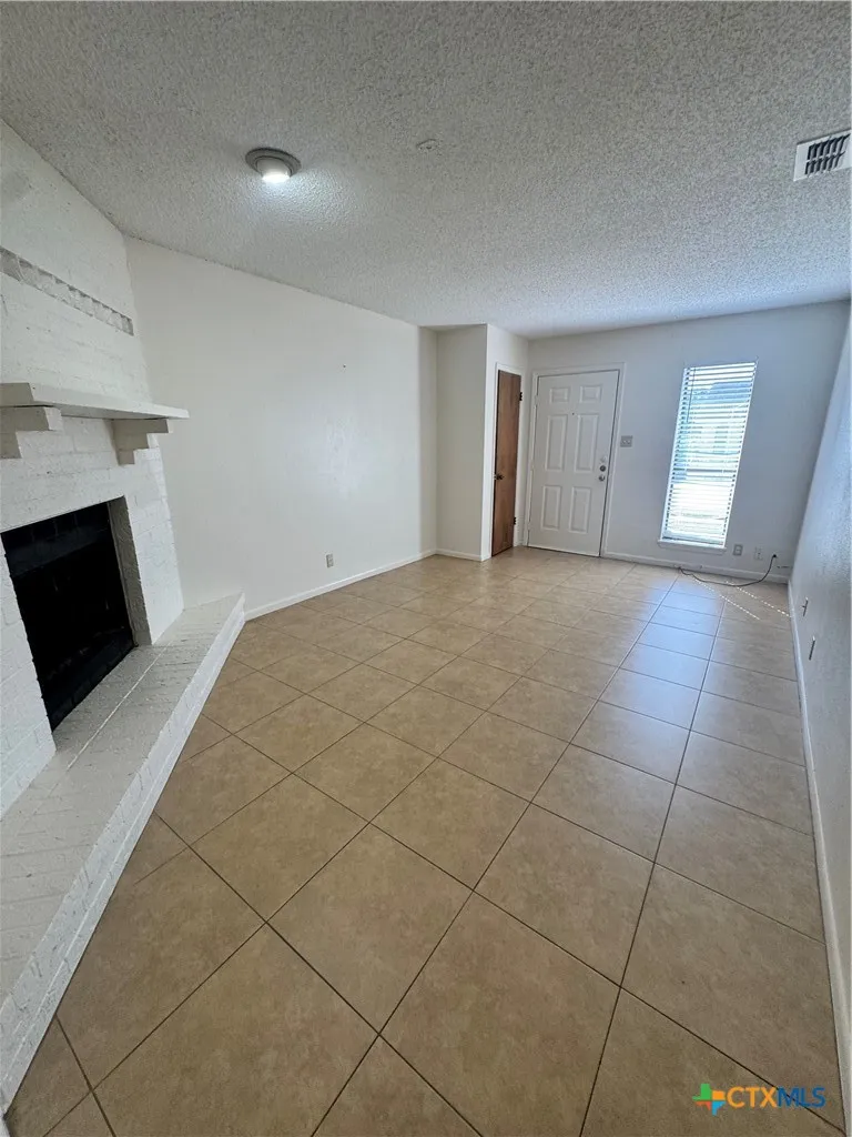 201 Versailles Street Victoria, TX 77904