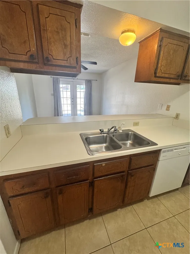 201 Versailles Street Victoria, TX 77904