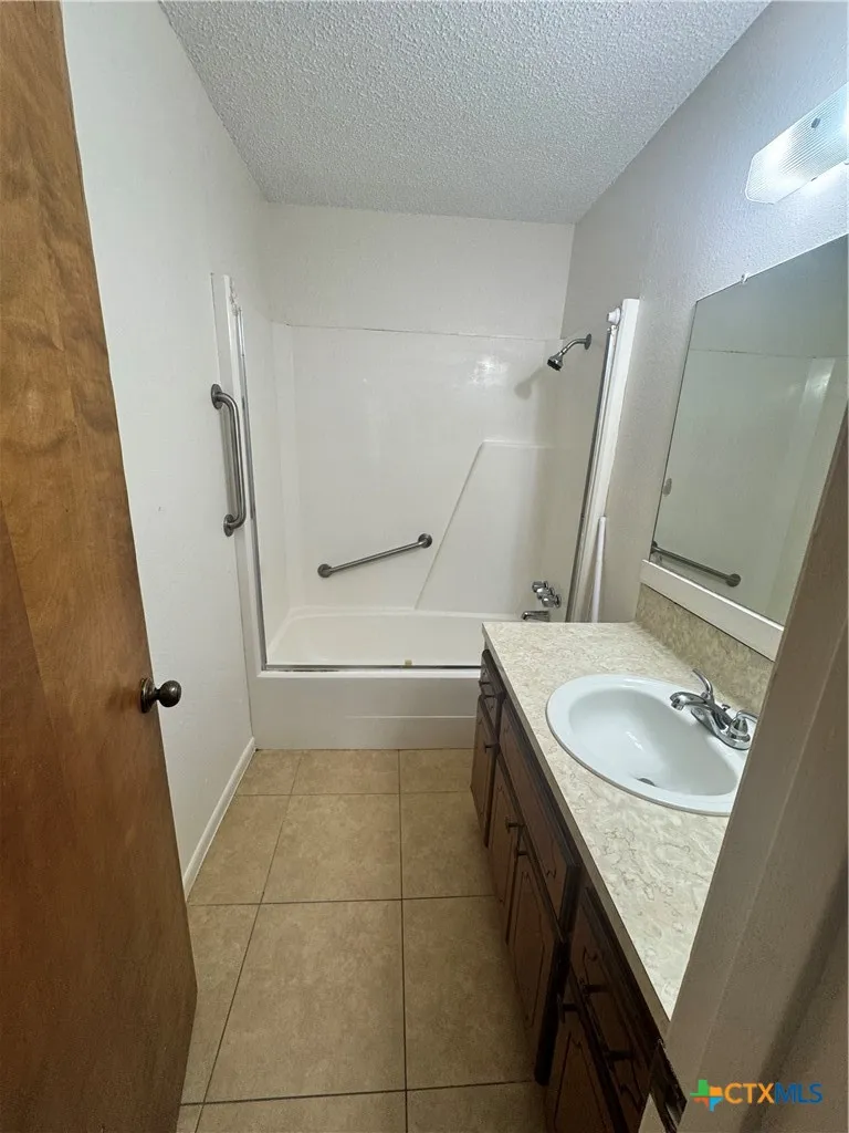 201 Versailles Street Victoria, TX 77904
