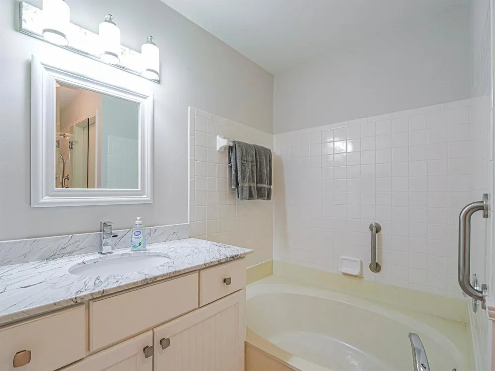 219 E Park Shores Circle #219B Indian River Shores, FL 32963