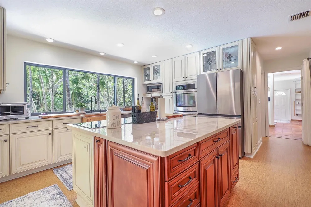 8166 150th Court Palm Beach Gardens, FL 33418