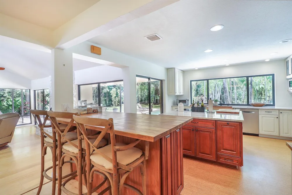 8166 150th Court Palm Beach Gardens, FL 33418