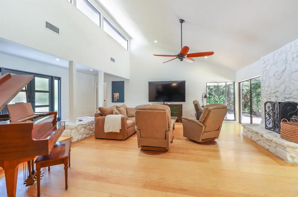 8166 150th Court Palm Beach Gardens, FL 33418