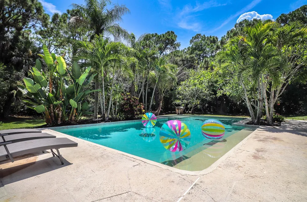 8166 150th Court Palm Beach Gardens, FL 33418