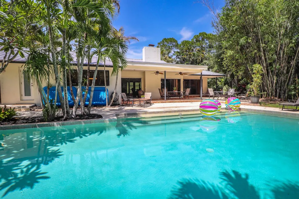 8166 150th Court Palm Beach Gardens, FL 33418